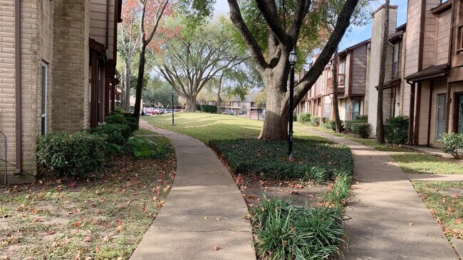 Building Photo - 12500 Brookglade Cir