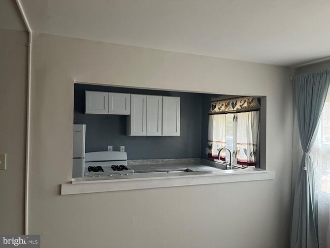 Building Photo - 1839 Powell St