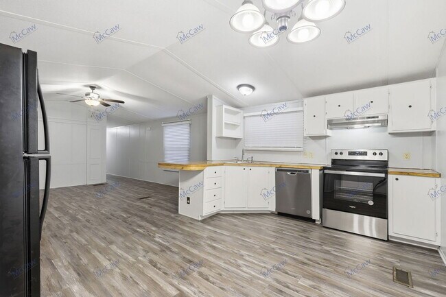 Building Photo - 6516 Blue Water Ct