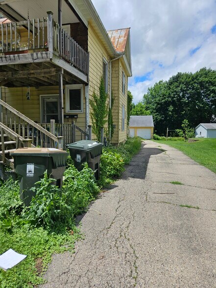 Building Photo - 240 N Bristol St