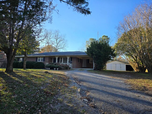 Building Photo - Nice Rancher in Arab Area