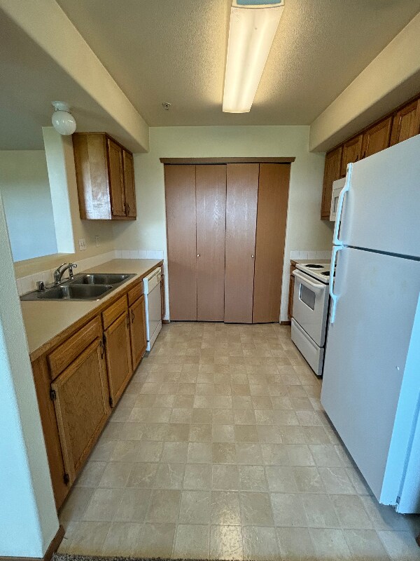 Building Photo - 6005 Chapel Hill Blvd