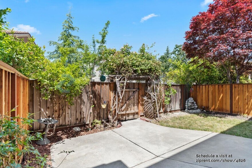 Building Photo - 439 Sandhurst Dr