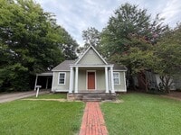 Building Photo - 207 Goodman Pl