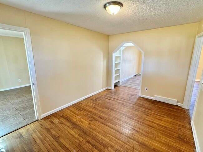 Building Photo - 5502 Santa Monica St