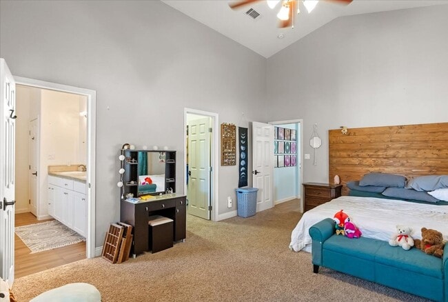 Building Photo - Stallion Springs Home!