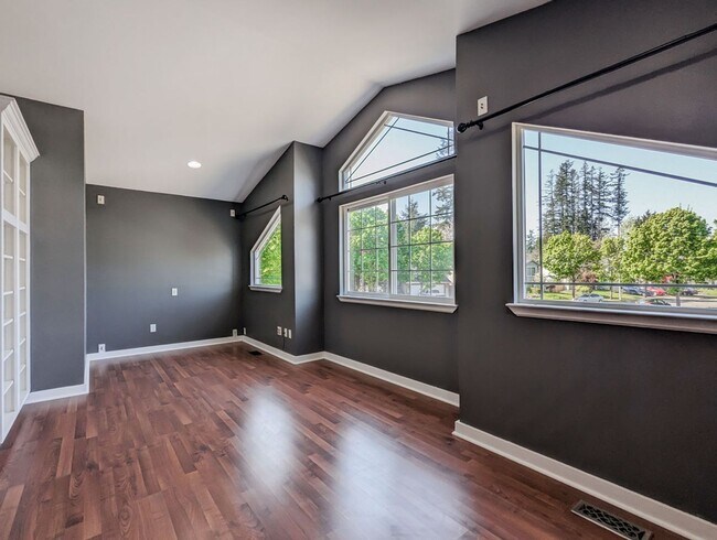 Building Photo - Beautifully maintained move-in ready 4-bed, 2.5-bath home with upgrades throughout!