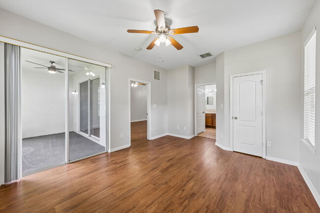 Building Photo - Spacious 3-Bedroom Townhome with Loft & Green-Space Views | Oviedo