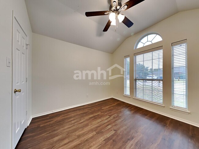 Building Photo - 150 Adams Dr