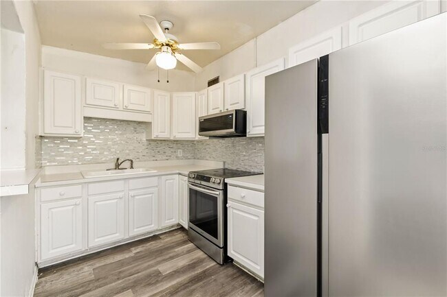 Building Photo - 2615 9th Ave Dr E