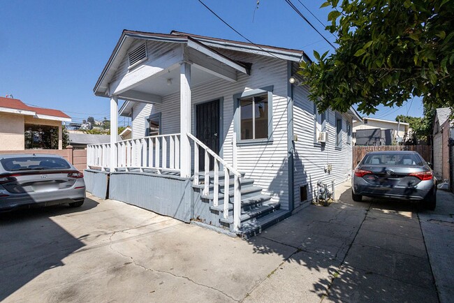 Building Photo - Charming 2BR Back House Near Downtown LA & Dodger Stadium