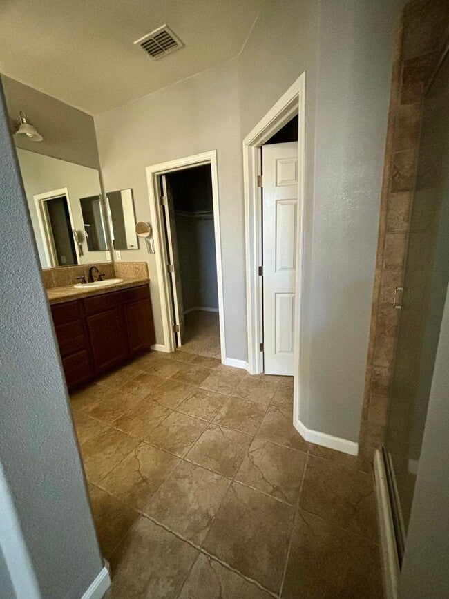 Building Photo - Beautiful Natomas 3/2.5 Home (Please Read Entire Marketing Ad for Viewings)