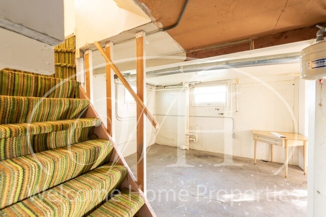 Building Photo - 120 SE 2nd St