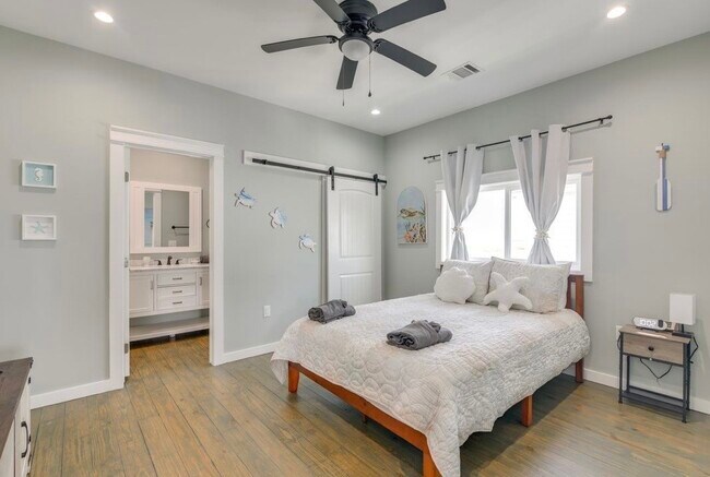 Building Photo - 1049 Sunset Cir