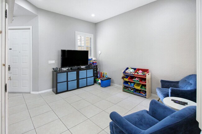 Building Photo - 5762 NW 119th Dr