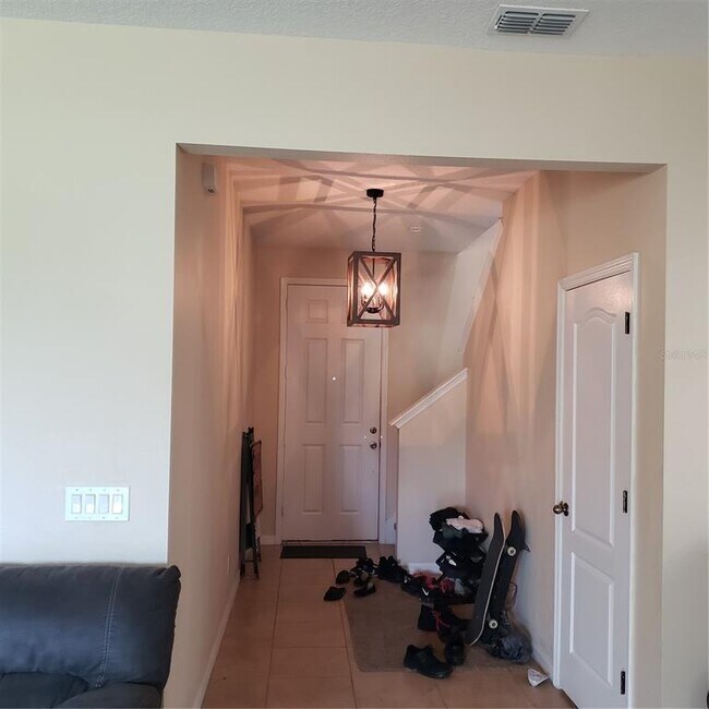 Building Photo - 2020 Leather Fern Dr
