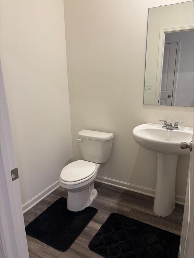 Building Photo - End-Unit Townhouse