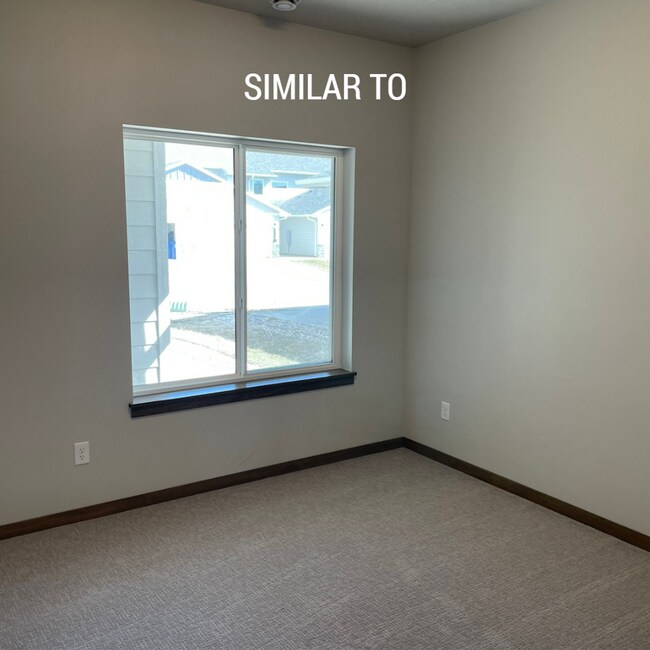 Building Photo - Bright & Spacious One-Level Living with Mo...