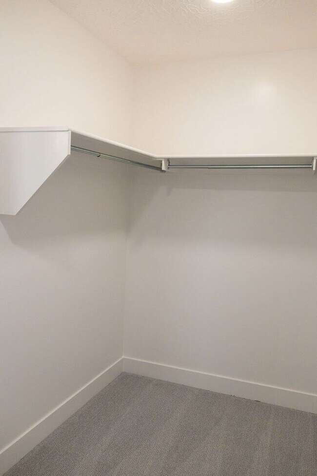 Building Photo - Spacious 4-Bed Home in Sage Canyon