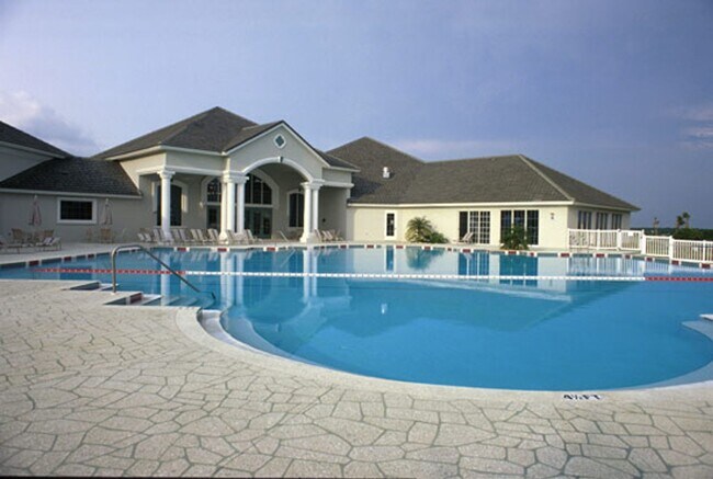 Building Photo - Brentwood Townhome with Social Membership