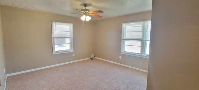 Building Photo - LARGE HOME WITH MANY UPDATES