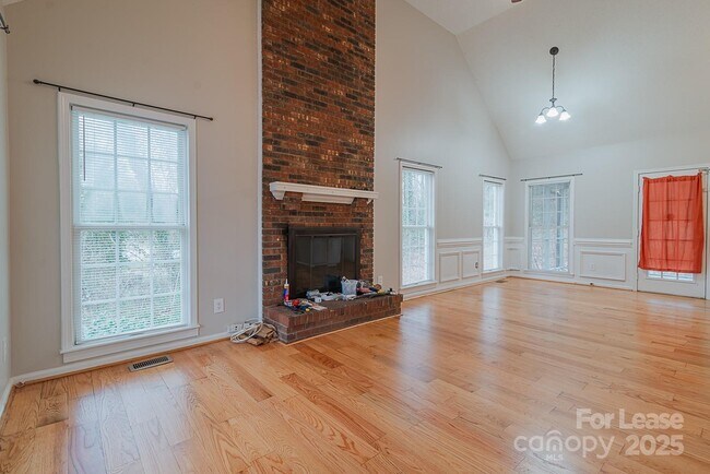Building Photo - 850 Athenian Dr