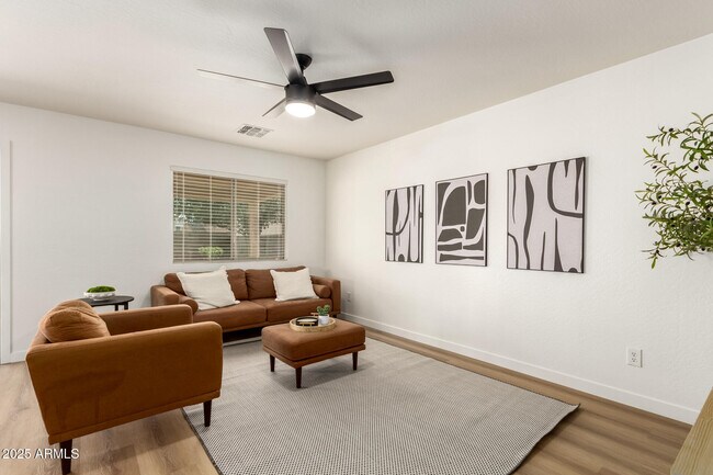 Building Photo - 479 E Dragon Springs Dr