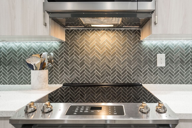 Quartz countertop with Stainless steel appliances - 4358 Capistrano Ave