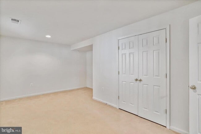 Building Photo - 301 Fontana Cir