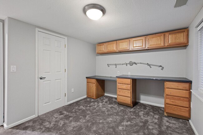 Building Photo - 6 Bedroom plus and office near Rigden Farms