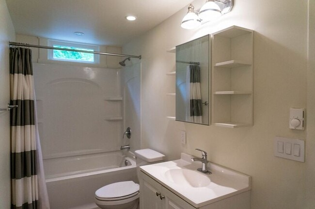 Building Photo - 23 Courtland Ave