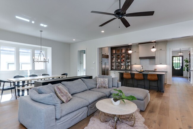 Building Photo - Extrordinary 4BD, 4.5BA Raleigh Home in an...