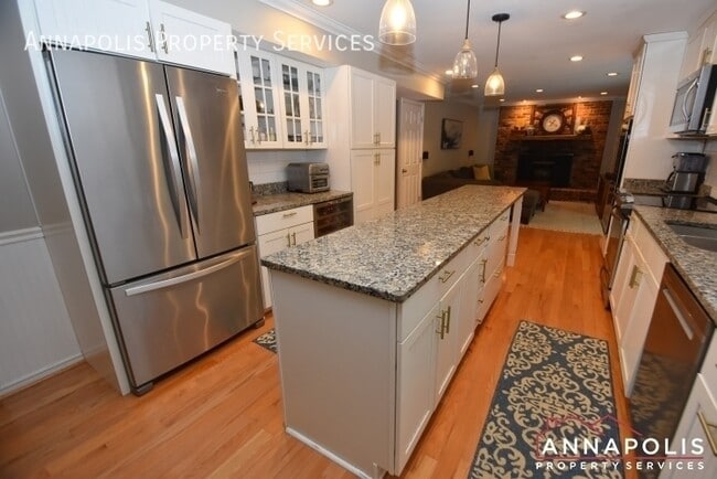 Building Photo - 552 Benforest Dr