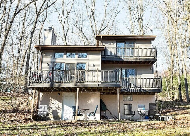 Building Photo - 291 Manor Ln E