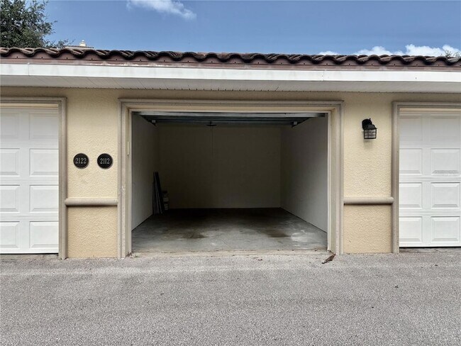 Building Photo - 115 Riverview Bend S