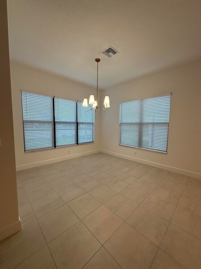 Building Photo - 12465 SW Crystal Cv Dr