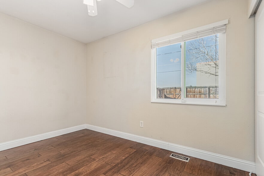 2nd main level bedroom - 1451 S Quitman St