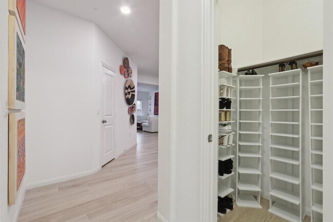 Building Photo - 1107 Cadence Dr