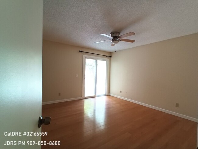 Building Photo - Walnut 3 Bedroom Home