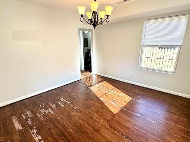 Building Photo - 1309 Matthews Ave