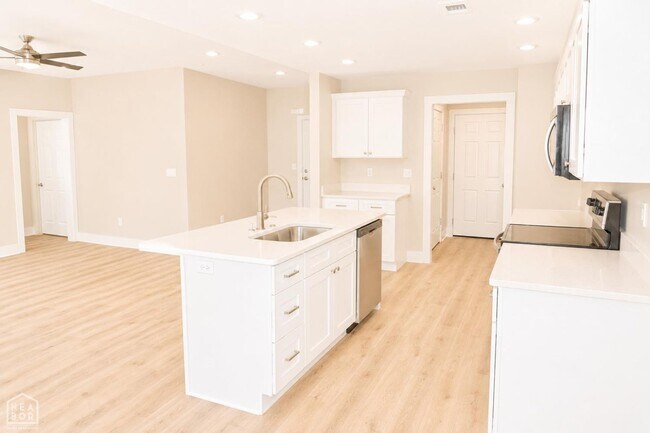 Building Photo - 5402 Lotus St