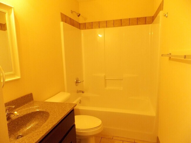 Building Photo - 402 Red Bird St