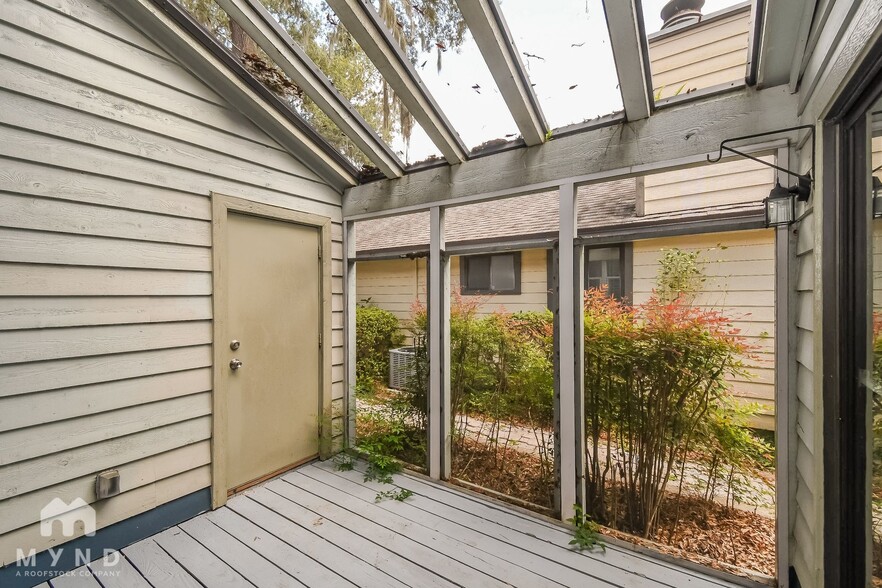 Building Photo - 5464 Spring Brook Rd