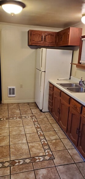 Kitchen - 410 Morton Ave