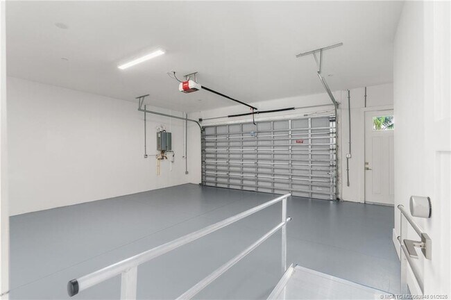 Building Photo - 55 SE Seminole St