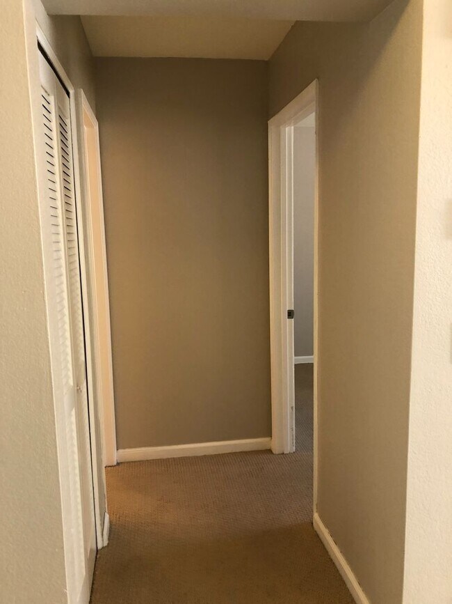 Building Photo - 1 BED/1 BATH CONDO NEAR LA JOLLA VILLAGE