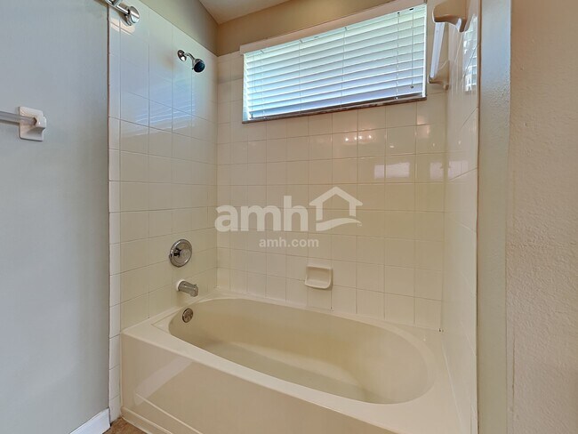 Building Photo - 16311 Bridgeglade Ln