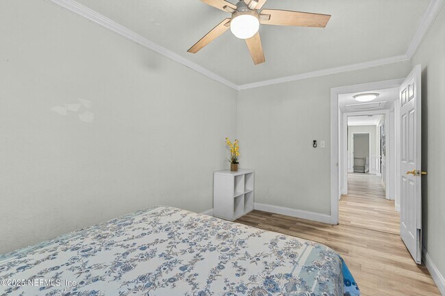 Building Photo - 6204 Commodore Dr