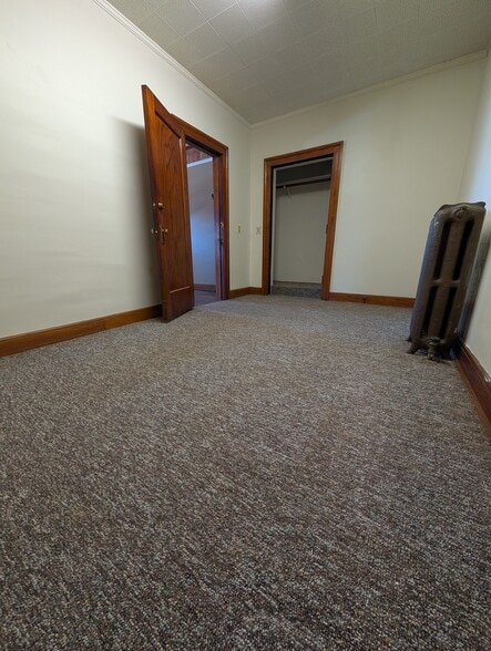 Building Photo - 121 W Comanche Ave