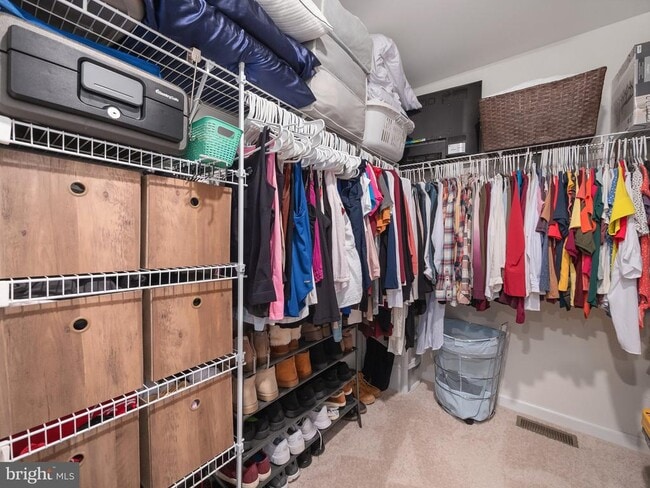 Building Photo - 131 Edgewater Ct